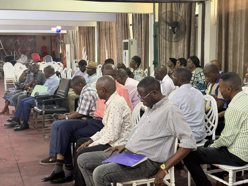 Participants à une rencontre de l'école